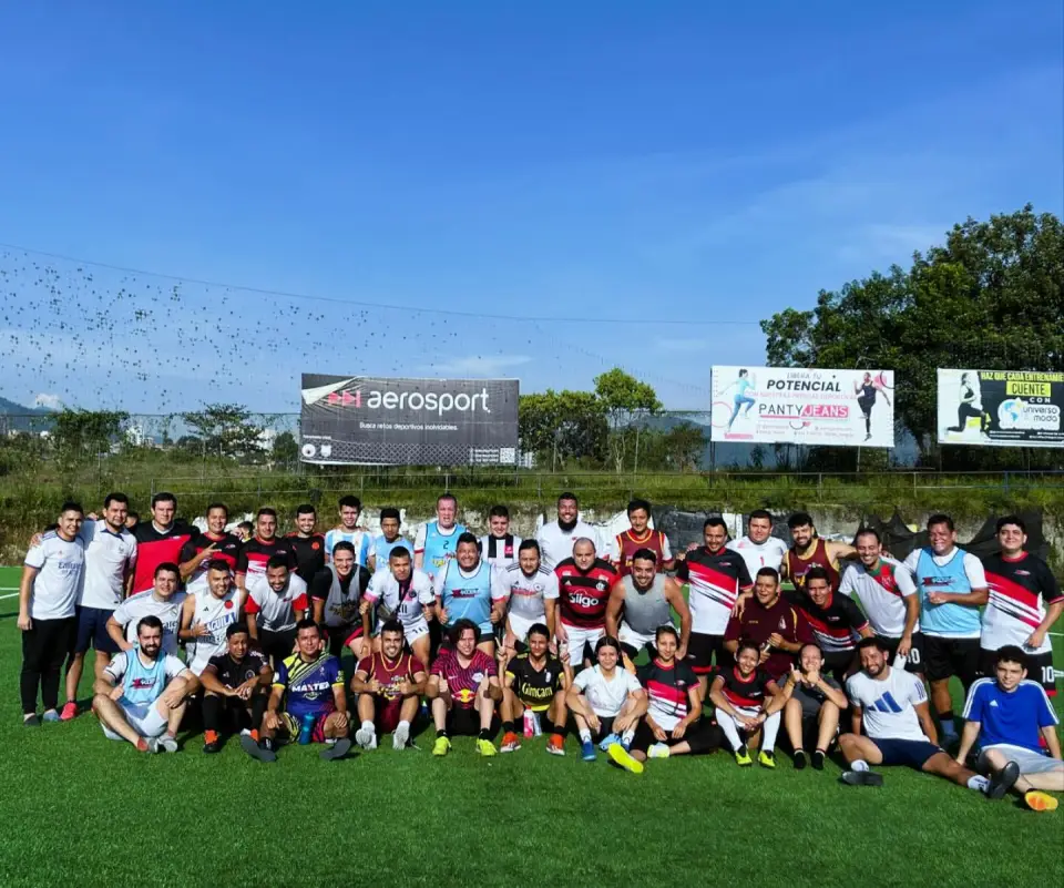 Afiliados de Soccer Fit reunidos después del entrenamiento